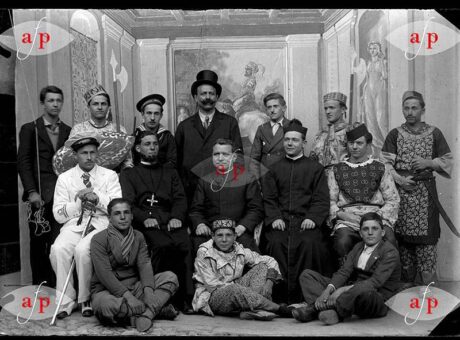00156-don-galeazzi-e-gruppo-filodrammatica-home